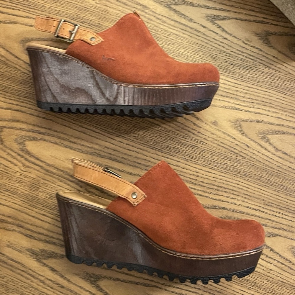 B.O.C. Red Suede Mules with Brown Wedge - Picture 7 of 12